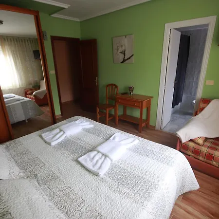 Hostal Sanpatiel 2*